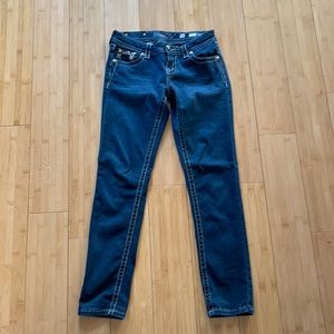 Miss Me woman’s Mid-Rise Easy Skinny Jeans